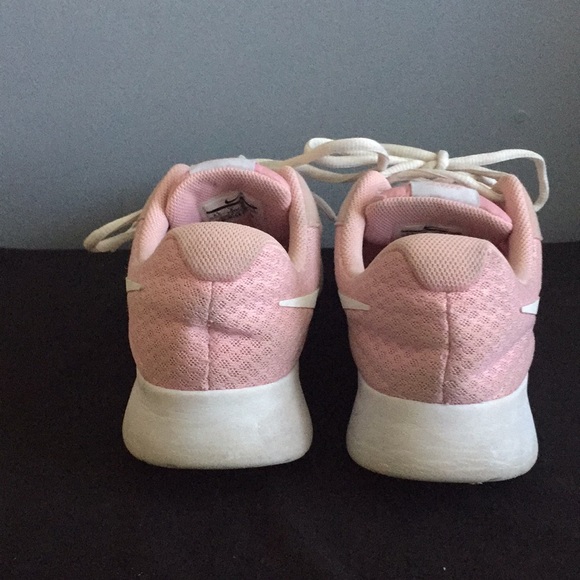 Nike - Picture 4 of 6